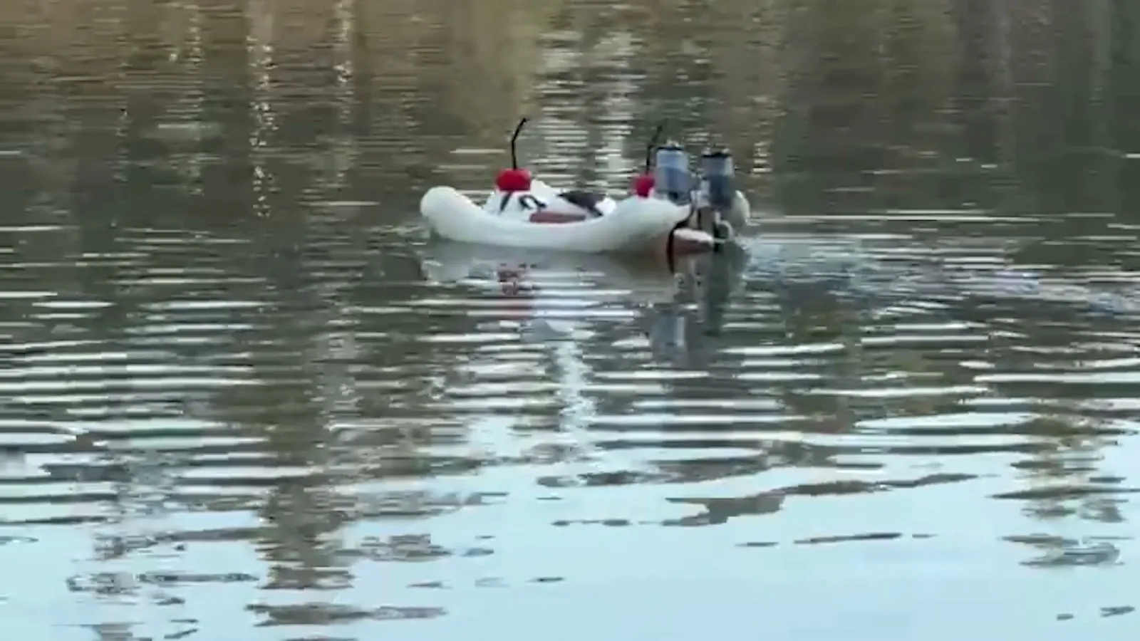 Still from the test video: Lidenana, the RC boat, out on a dam
